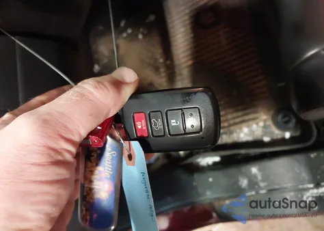 2018 Toyota Highlander Xle z USA, uszkodzony, nr VIN 5TDJZRFH6JS806726